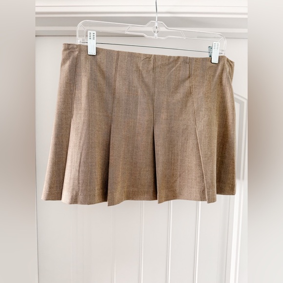 Mid Rise Wide Pleated Mini Skort - Picture 2 of 5